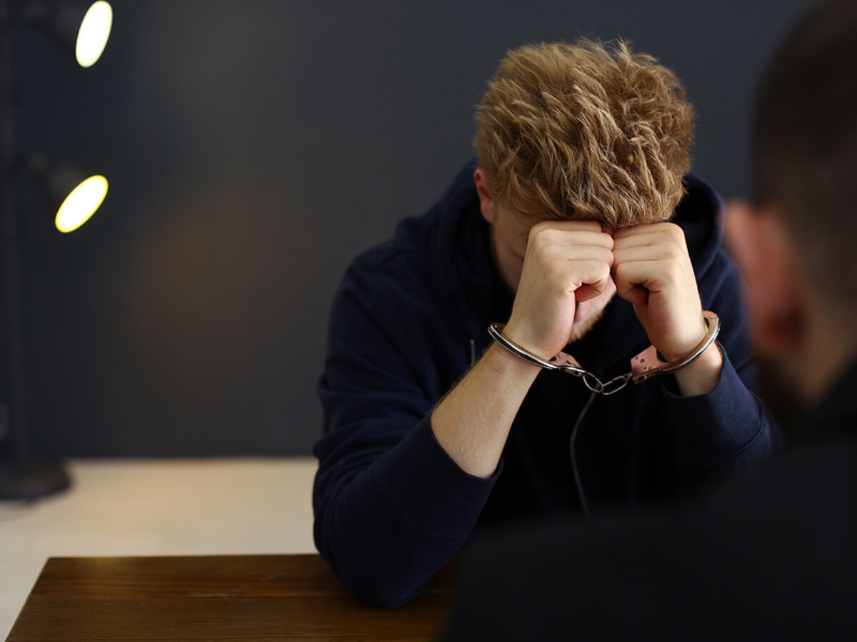 What is the difference between robbery and burglary? What is the difference between robbery and burglary?